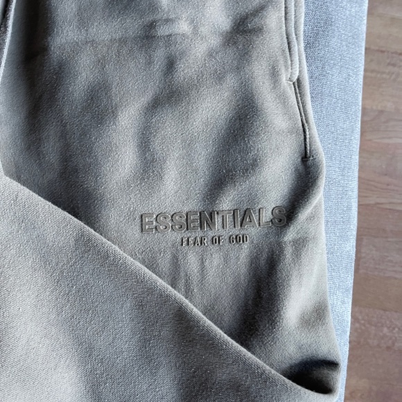 Essentials Set - Picture 2 of 6